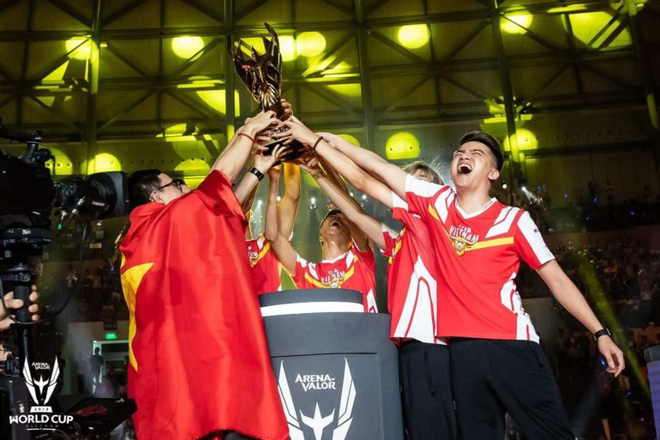 More and more young Vietnamese are pursuing the professional eSport ...